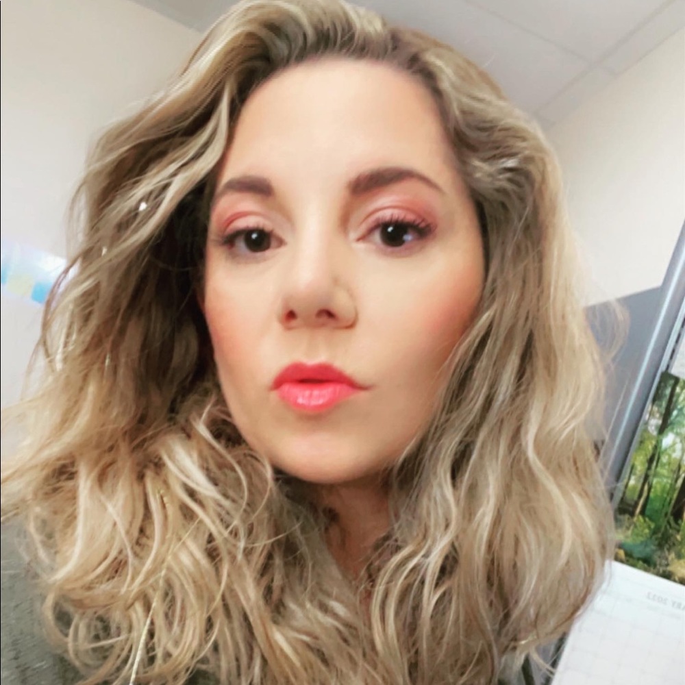 Meet your Posher, Mikhaila
